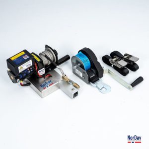 Manual vs. 12V Electric Winches: Optimizing Your Vessel’s Launch Recovery