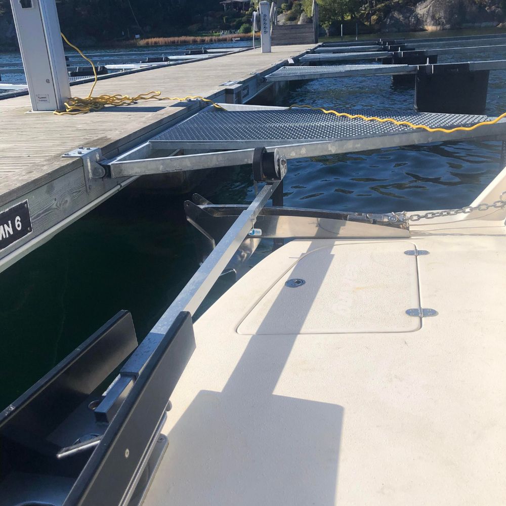 NorDav rotating davit plate riser block lifting a personal watercraft jet ski davit frame to prevent deck scraping.
