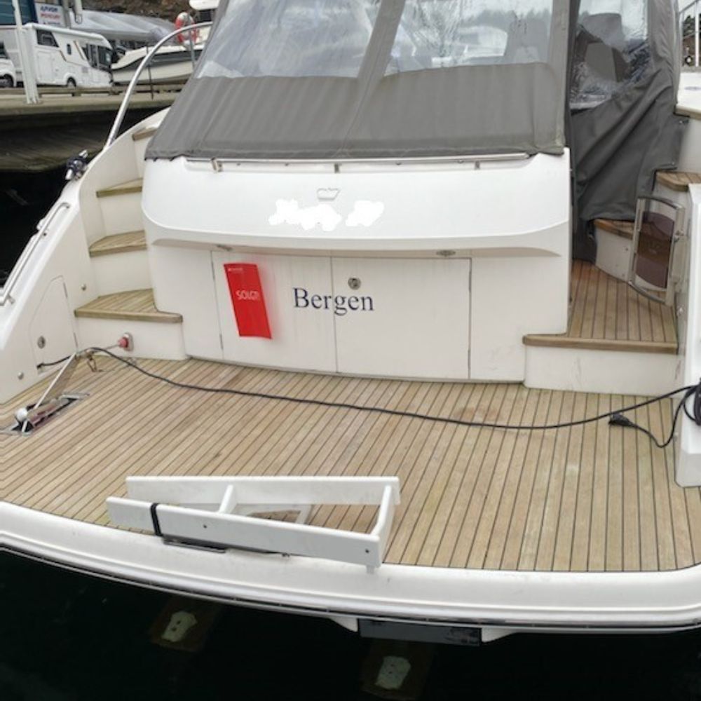 Close-up view of the space-saving transom mount deck bracket installation for a white NorDav V-type vertical davit system.