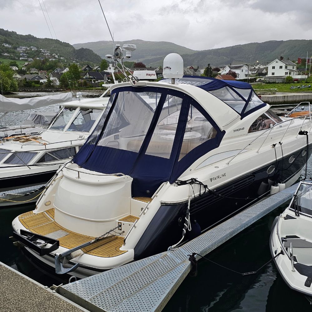 NorDav XXXL Elevator 7 heavy-lift extended base rail providing clearance for a personal watercraft jet ski davit cradle in Oceania.
